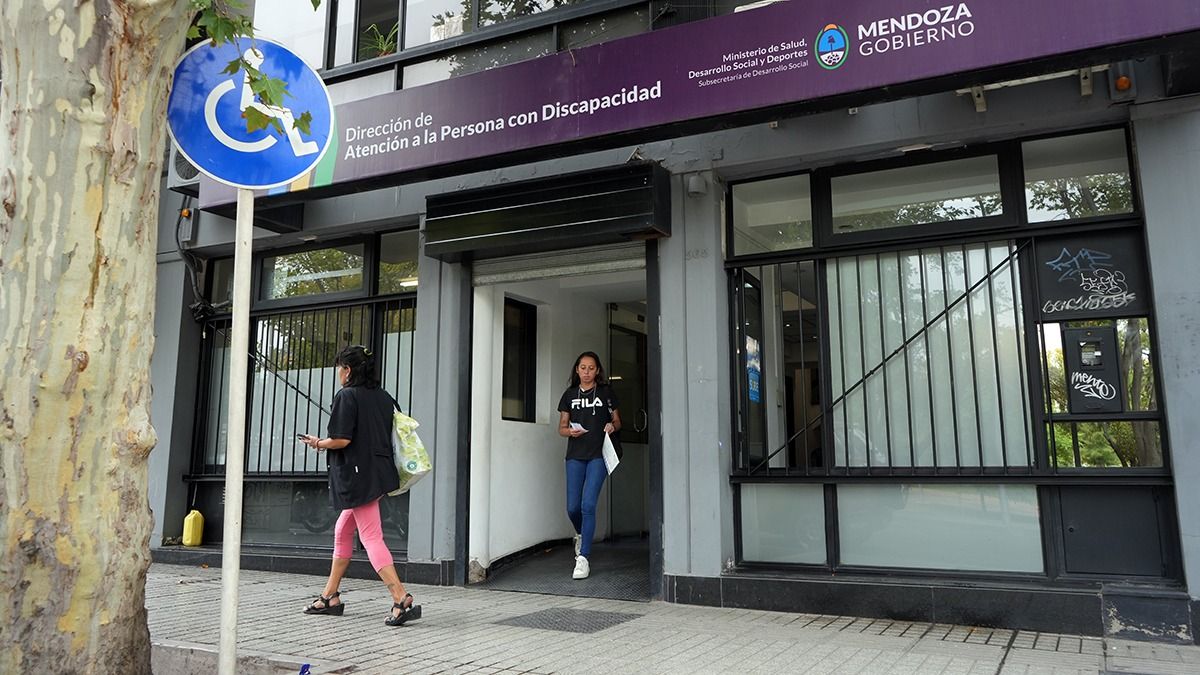 Dirección de atención a la persona con discapacidad. Dirección de atención a la persona con discapacidad.