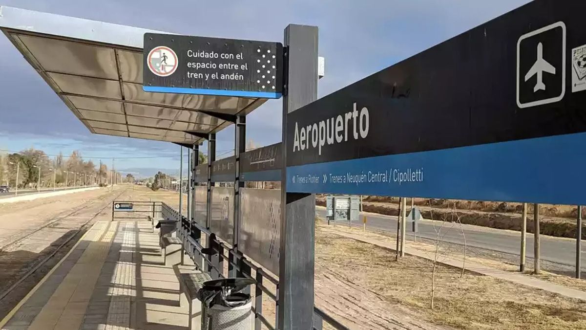 El tren que une el aeropuerto con la Ciudad de Neuquén les permite a los turistas ganar tiempo y ahorrar dinero El tren que une el aeropuerto con la Ciudad de Neuquén les permite a los turistas ganar tiempo y ahorrar dinero