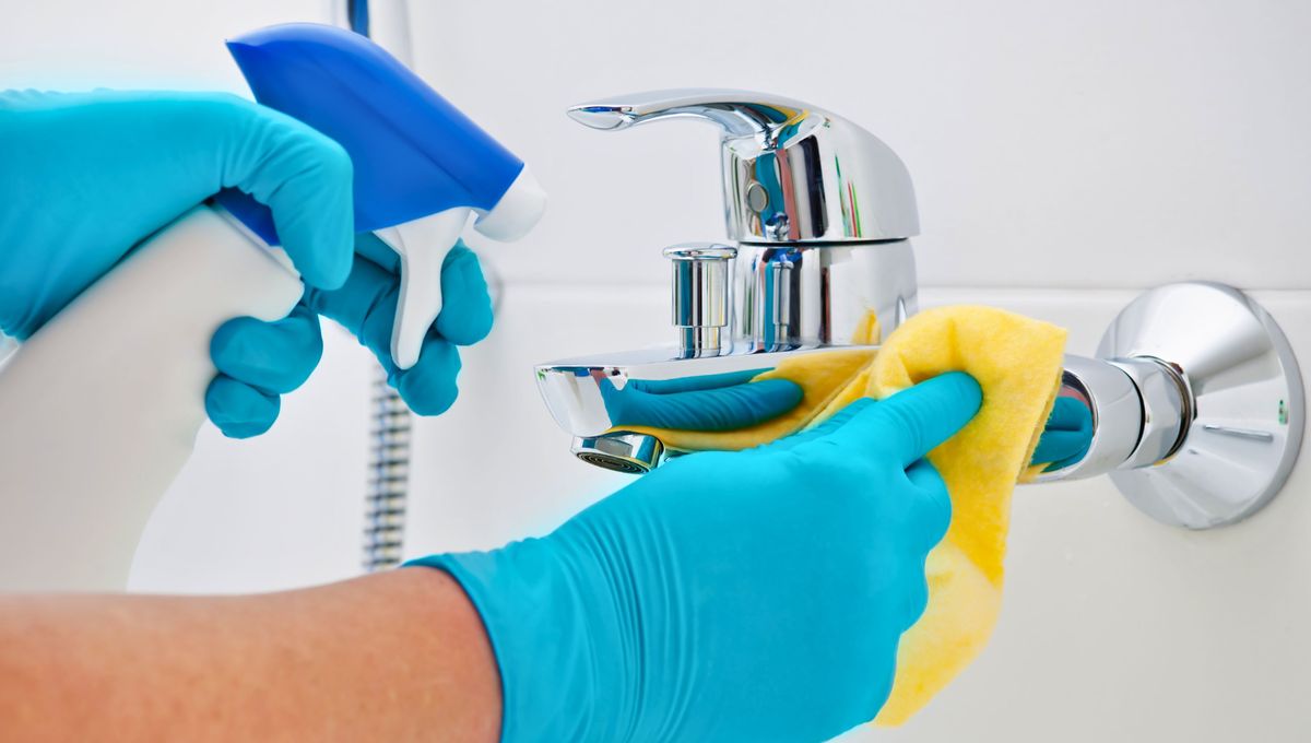 Un baño limpio es un baño seguro y libre de microorganismos. Un baño limpio es un baño seguro y libre de microorganismos. 