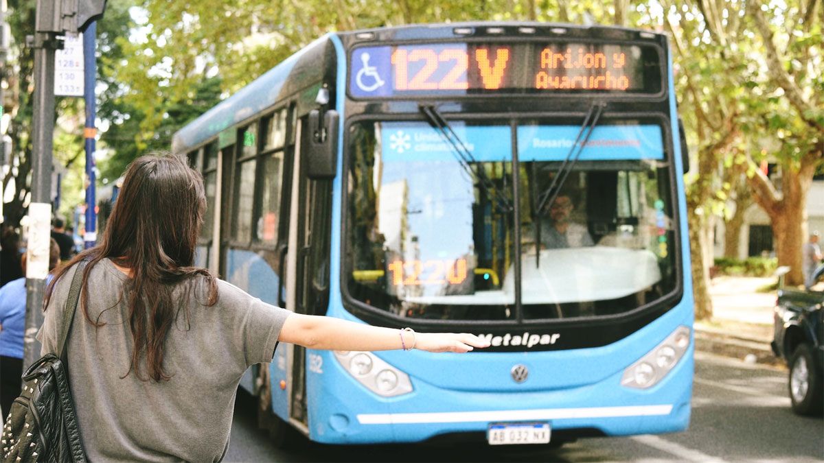 Accidente y terror con un niño de 5 años: quedó atrapado en la puerta de un micro y fue arrastrado una cuadra