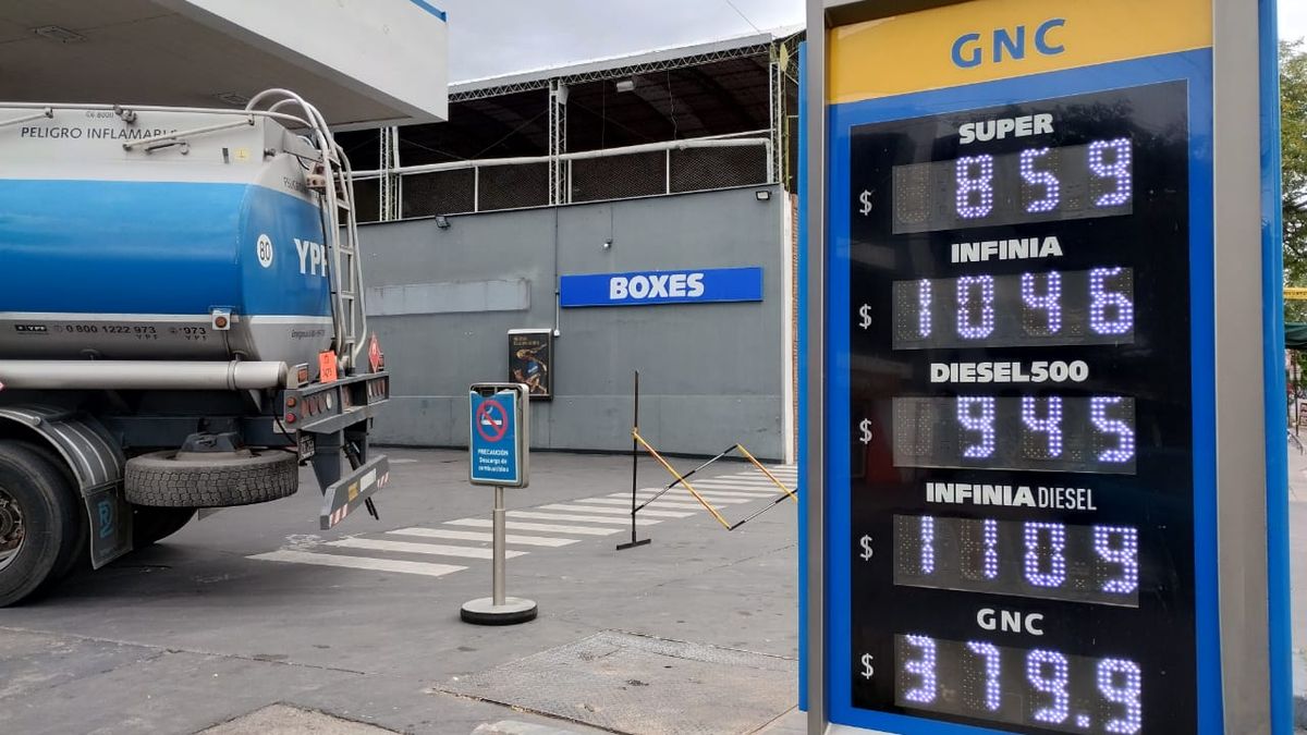YPF volvió a aumentar la nafta, y el litro de Súper llegó a $859.&nbsp;