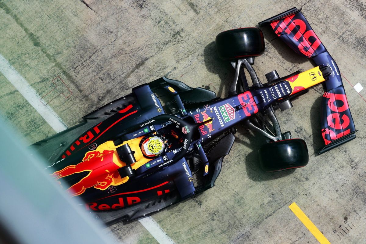 Max Verstappen hizo otra vez la pole con el Red Bull.