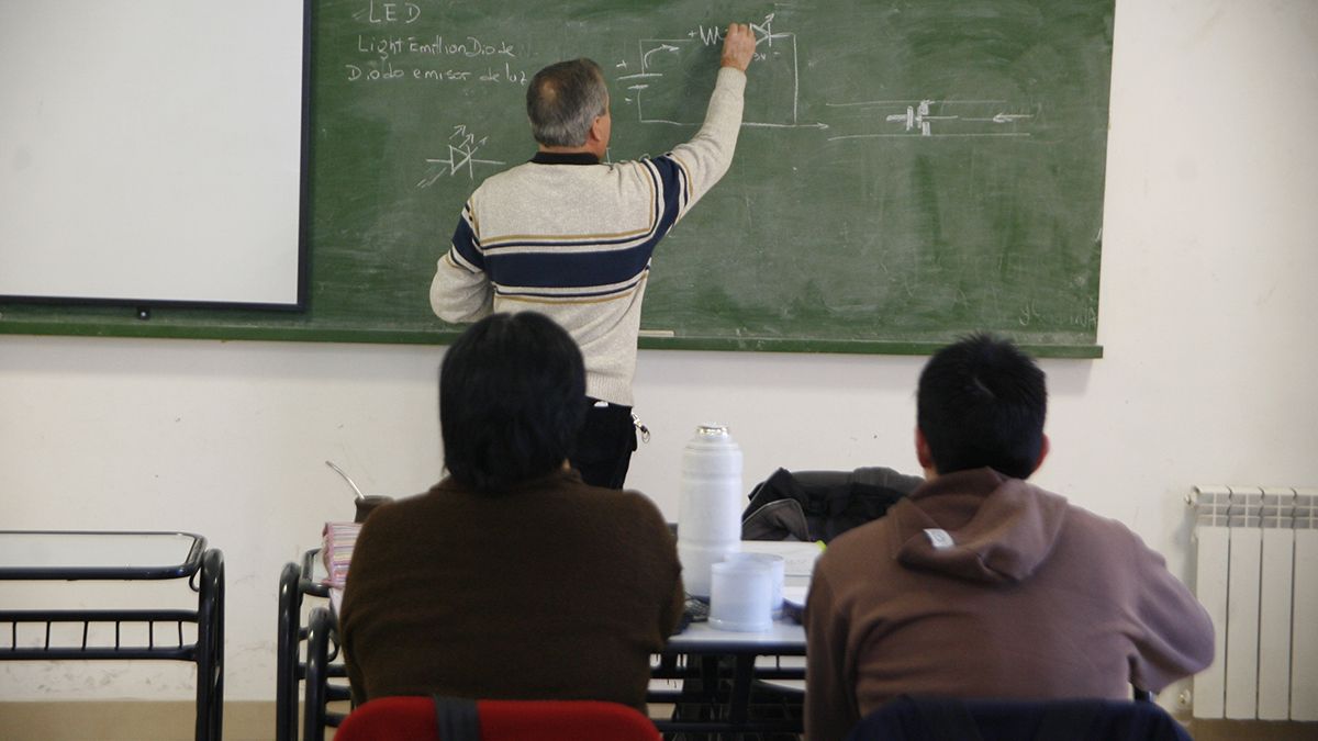 Una de las principales causas de la deserción escolar es la sobreedad causada por la repitencia.