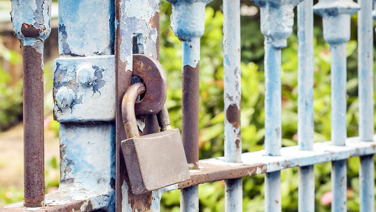 Con estos trucos caseros de limpieza elimina la manchas de óxido que se encuentran en las rejas de tu hogar. Con estos trucos caseros de limpieza elimina la manchas de óxido que se encuentran en las rejas de tu hogar.