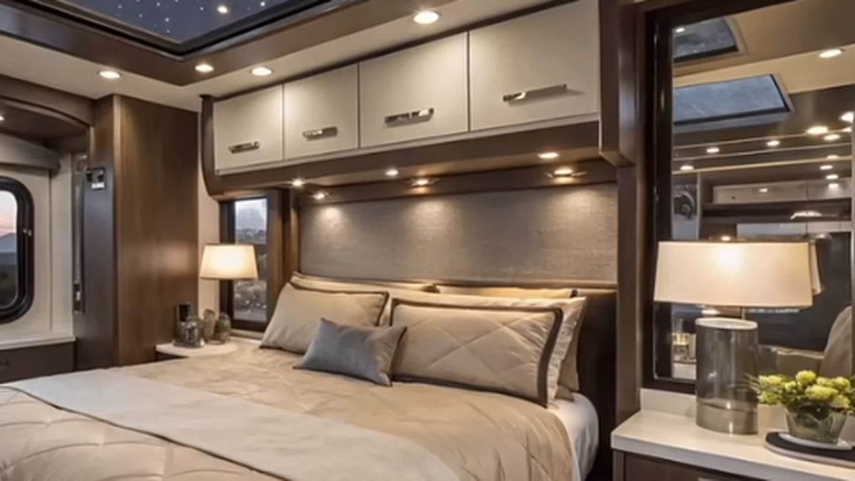 El tremendo dormitorio de la casa rodante Rolls Royce.