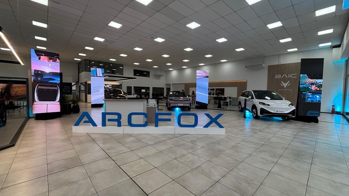 ARCFOX es tecnología y diseño y fue creada en 2017, la marca se enfoca en vehículos eléctricos de alta gama con innovación, conectividad y eficiencia energética. ARCFOX es tecnología y diseño y fue creada en 2017, la marca se enfoca en vehículos eléctricos de alta gama con innovación, conectividad y eficiencia energética.