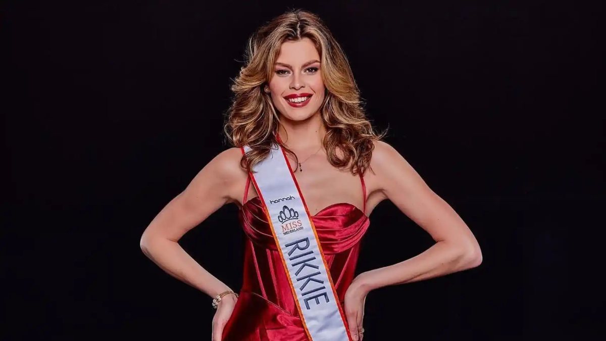 Rikkie Kollé es una modelo neerlandesa de 22 años y la primera mujer trans en ser coronada Miss Países Bajos. Rikkie Kollé es una modelo neerlandesa de 22 años y la primera mujer trans en ser coronada Miss Países Bajos.