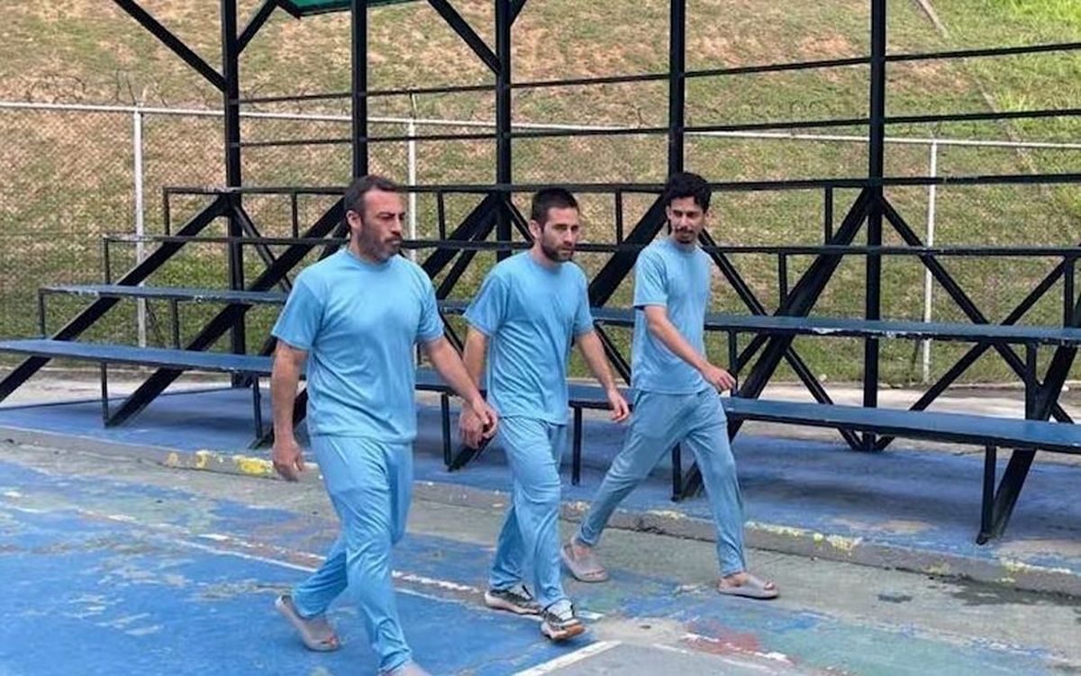 En el centro, Nahuel Gallo, una de las pocas imágenes que trascendieron durante su detención. En el centro, Nahuel Gallo, una de las pocas imágenes que trascendieron durante su detención.