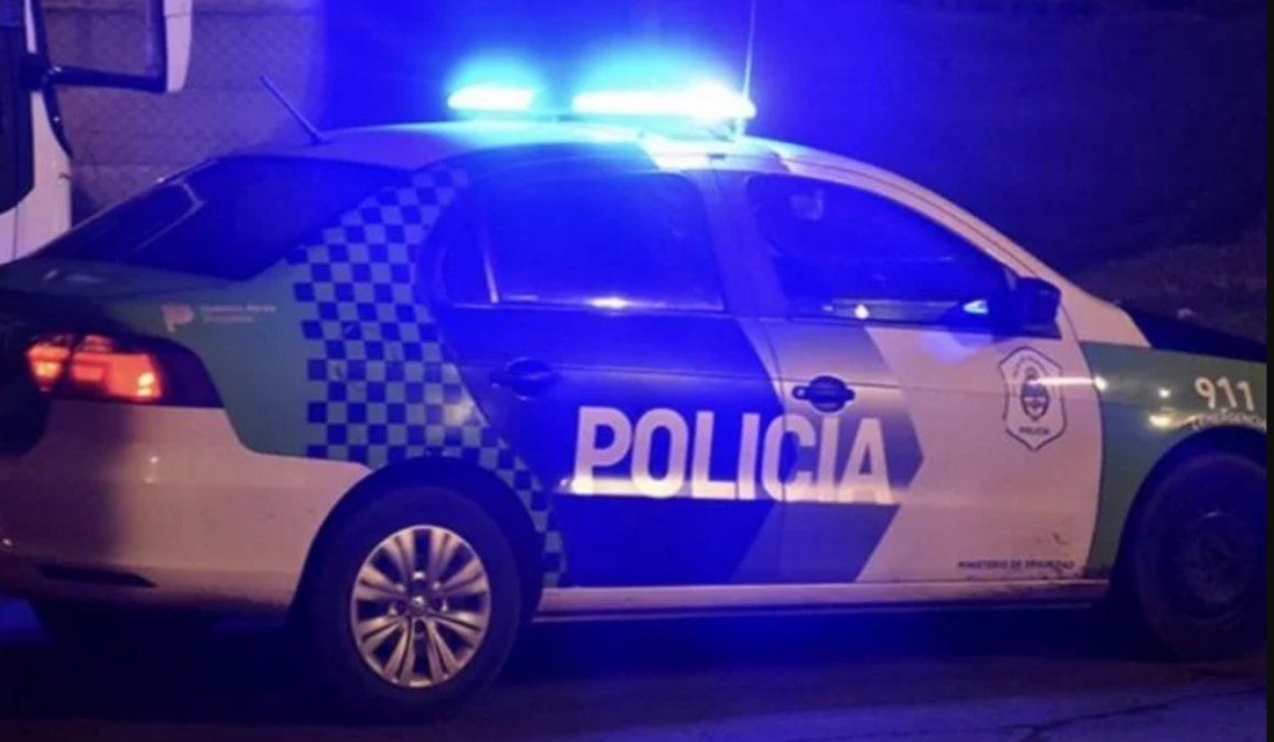 El joven fue asesinado y los delincuentes lo cargaron a un auto para arrojarlo a unas 10 cuadras del lugar donde lo balearon