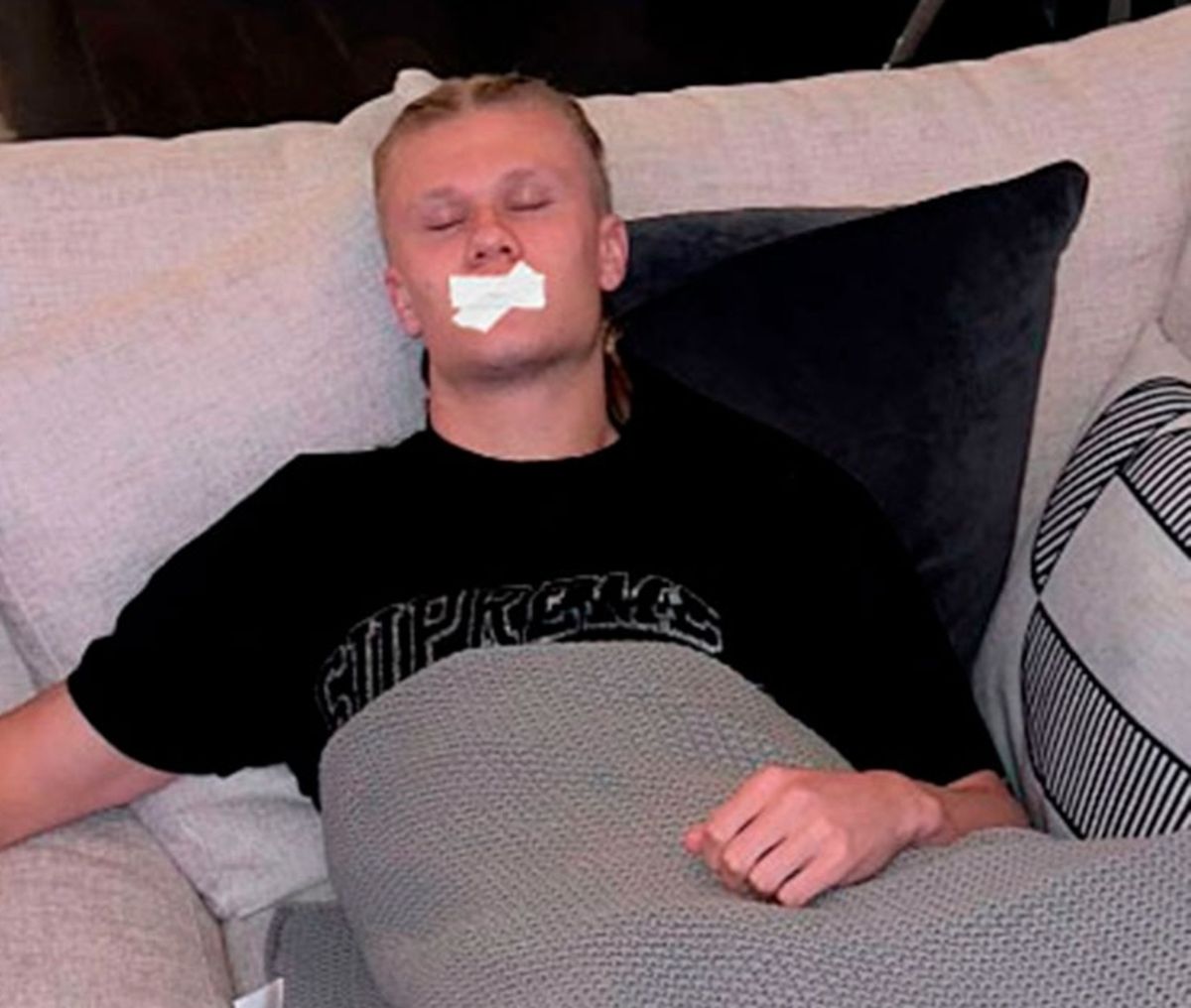 El sorprendente motivo por el que Erling Haaland duerme con la boca tapada con cinta El sorprendente motivo por el que Erling Haaland duerme con la boca tapada con cinta