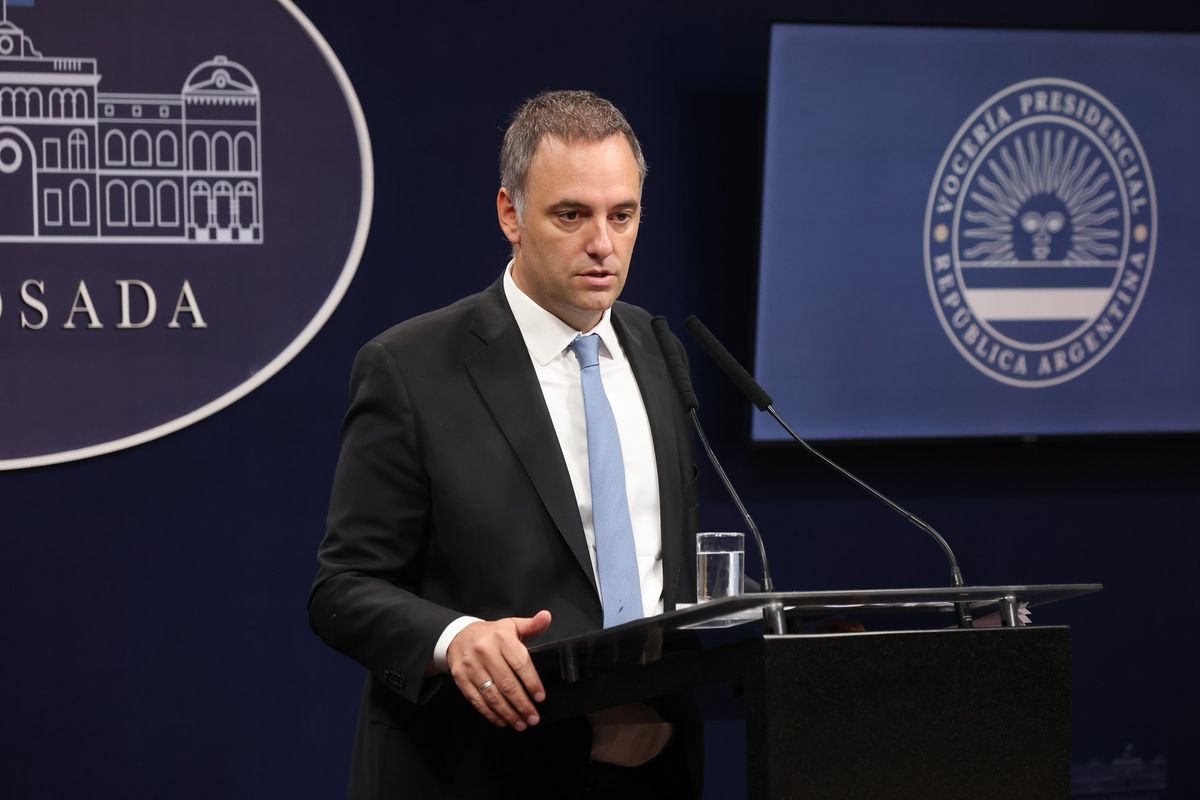 Milei eliminó el feriado del Día del Empleado Público y Adorni dio los motivos. 