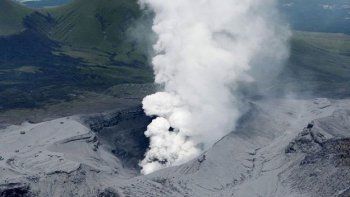 El volcán Aso entra en erupción en Japón