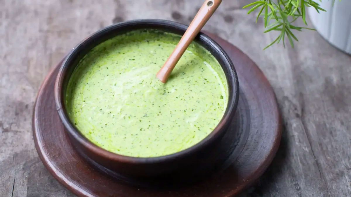 La mayonesa de apio es perfecta para acompañar panes, ensaladas y carnes. La mayonesa de apio es perfecta para acompañar panes, ensaladas y carnes.