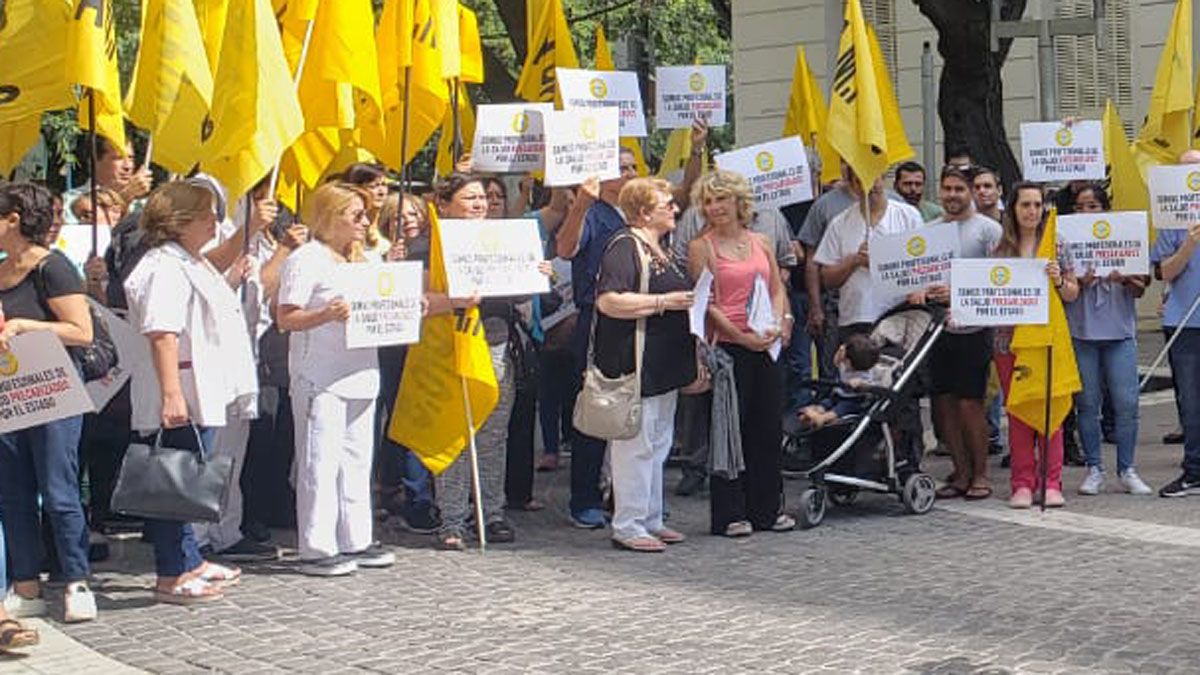 Los profesionales de la salud jubilados harán un reclamo el sábado.
