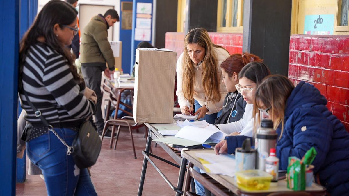 Las elecciones concurrentes en Mendoza serán el 26 de octubre. Habrá dos urnas por mesa porque se votará con dos boletas únicas.