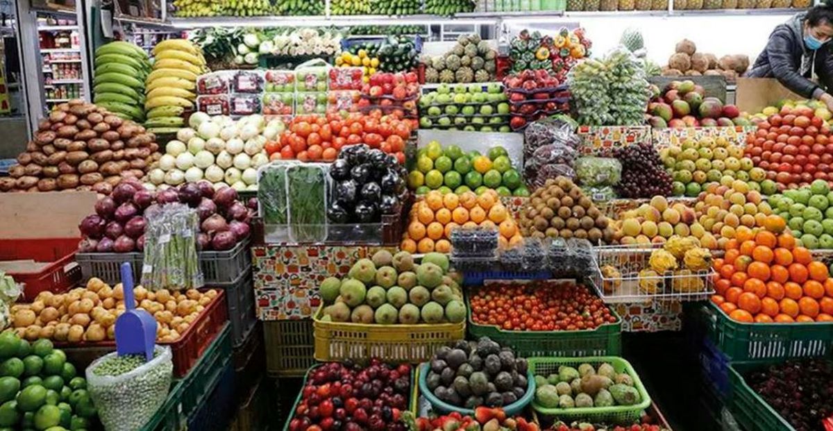 Los precios de frutas y verduras son afectados por las consecuencias de El Niño. Los precios de frutas y verduras son afectados por las consecuencias de El Niño.