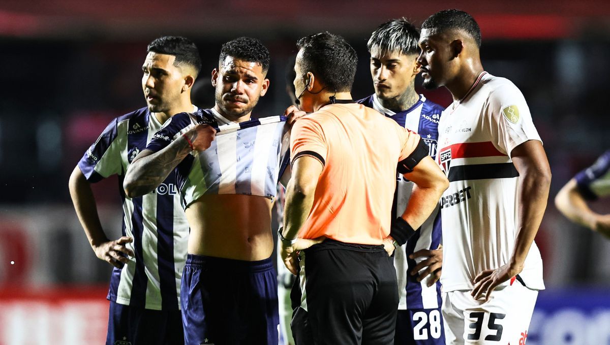 Miguel Navarro se retiró llorando luego de sufrir un acto de racismo