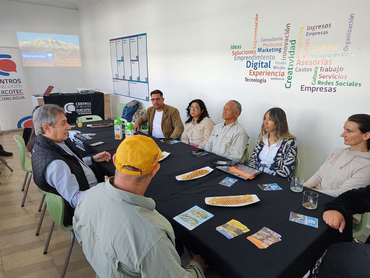 Una de las reuniones de Omar Félix en Chile. Una de las reuniones de Omar Félix en Chile.