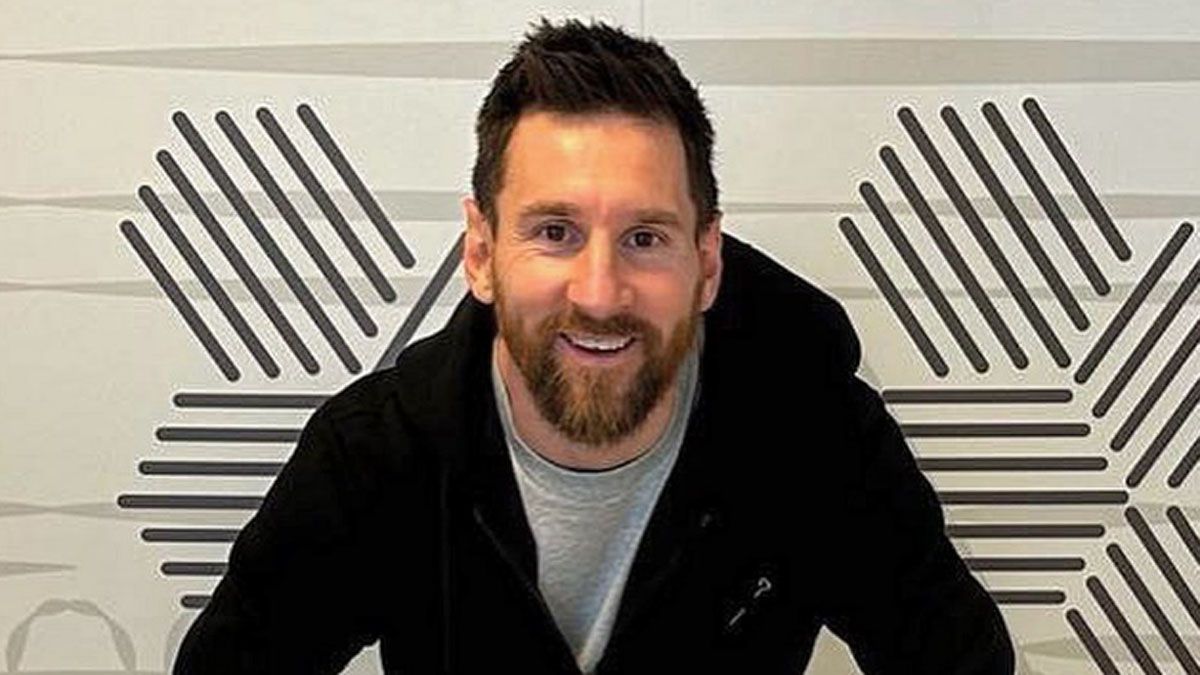 Messi conmovió al Barcelona en la despedida de Busquets