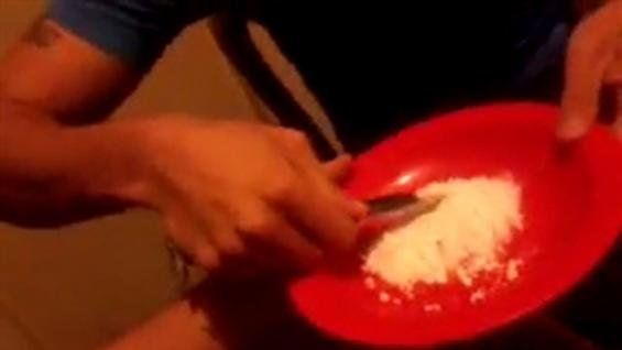 Escándalo por un video de una fiesta de presos con droga y armas