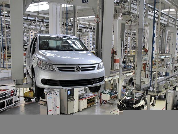 Economía en crisis: la producción automotriz cayó 25,5% en 2014
