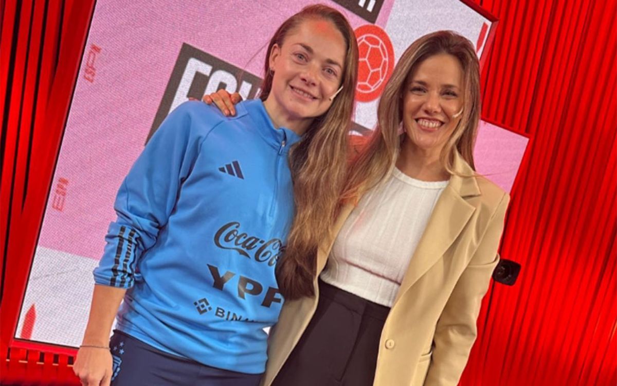 Estefanía Banini, figura de la Selección argentina femenina, con la periodista de ESPN Luciana Rubinska Estefanía Banini, figura de la Selección argentina femenina, con la periodista de ESPN Luciana Rubinska
