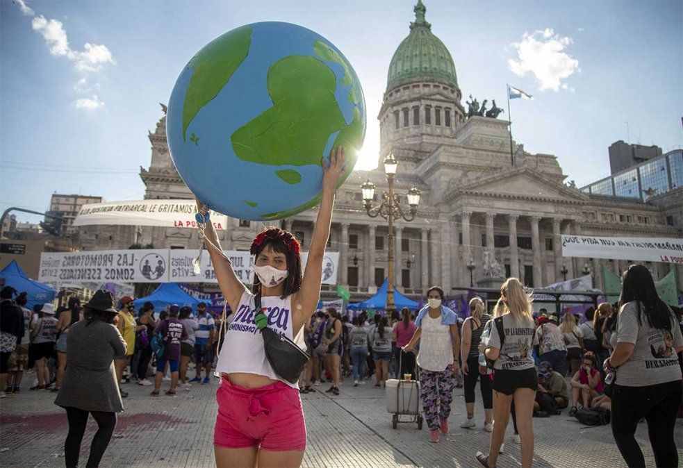 Casación Penal ratificó que no es delito marchar durante la pandemia al dejar firme un fallo que sobreseyó a un grupo de abogados que se manifestaron el año pasado en las escalinatas del Palacio de Justicia porteño. Imagen ilustrativa.&nbsp;