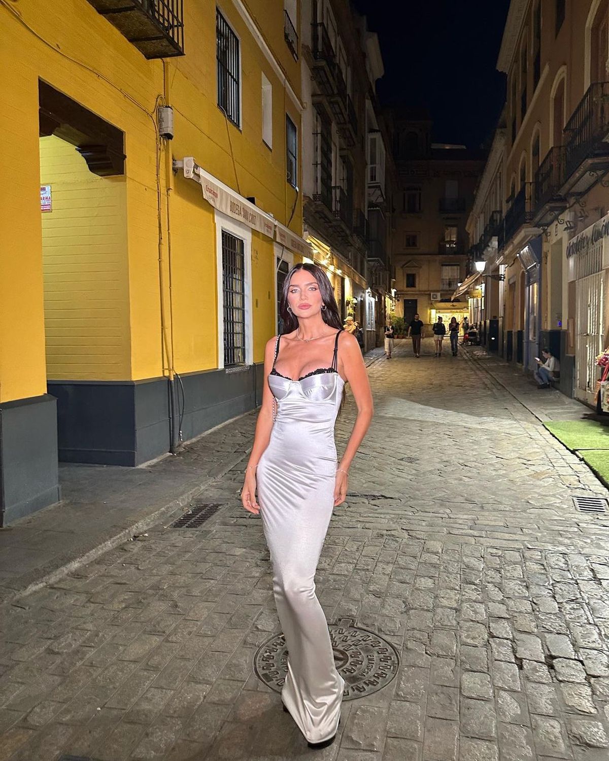 Las ultra transparencias del bustier de Zaira Nara paralizan Espa&ntilde;a.