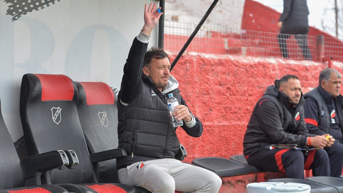 Alexis Matteo, entrenador del Deportivo Maipú se prepara para afrontar dos partidos de visitante en el torneo de la Primera Nacional.