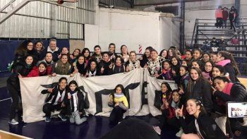 Las chicas de Gimnasia, con el título A2 y el ascenso