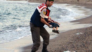 La imagen del cuerpo de un niño de tres años en una playa conmocionó al mundo