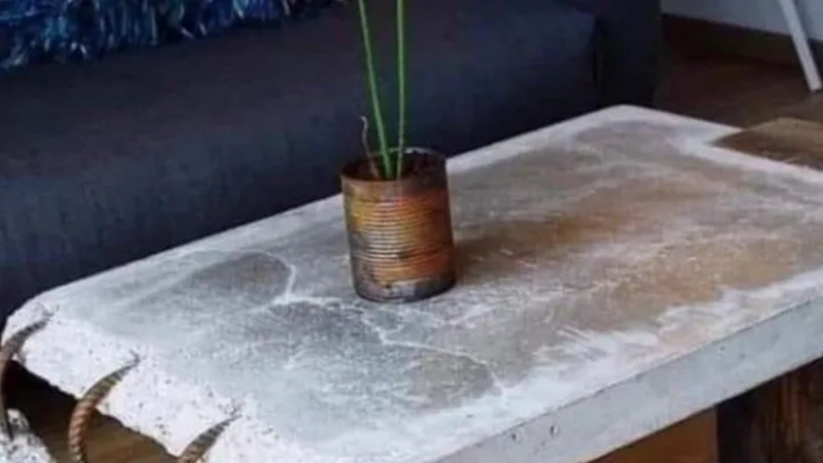 Un chanta. El precio de una eco mesa generó indignación y se volvió viral.