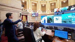 Cristina firmó con De Pedro la validación de identidades para las sesiones  virtuales