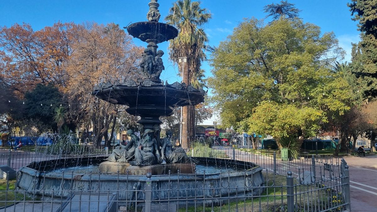 Los peces mojarras se introducirán en fuentes, piletas y lagunas artificiales que abundan en los espacios verdes de Mendoza. Es una estrategia para erradicar al mosquito del dengue. Los peces mojarras se introducirán en fuentes, piletas y lagunas artificiales que abundan en los espacios verdes de Mendoza. Es una estrategia para erradicar al mosquito del dengue.