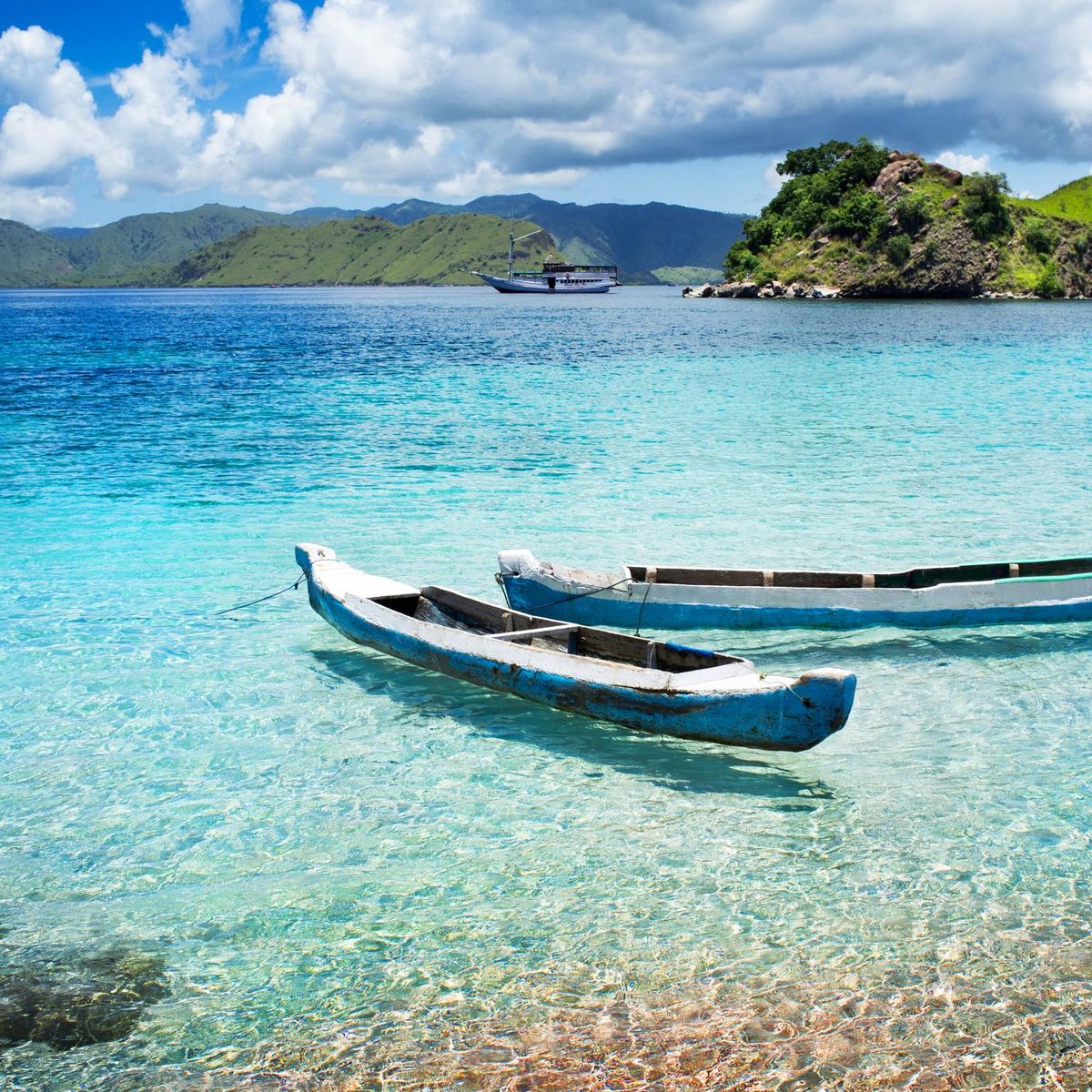 La isla de Flores tiene playas de arena blanca y aguas cristalinas. Imagen de Freepik. La isla de Flores tiene playas de arena blanca y aguas cristalinas. Imagen de Freepik.