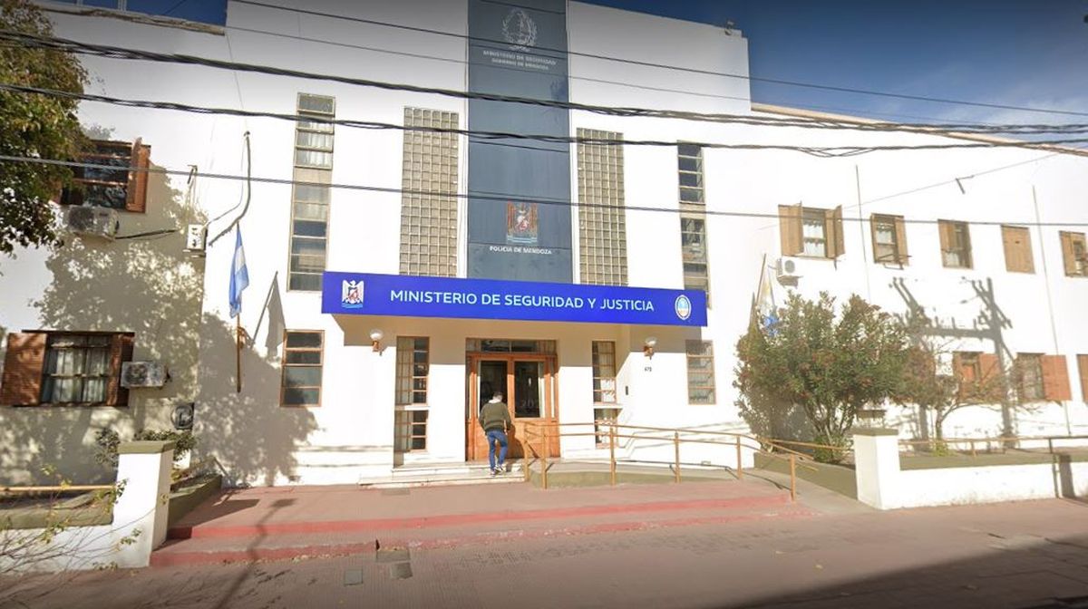 El hombre quedó alojado en la comisaría 48 de Luján de Cuyo. El hombre quedó alojado en la comisaría 48 de Luján de Cuyo.