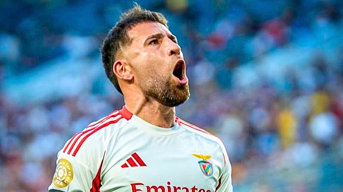 Otamendi le gritó el gol a los hinchas xeneizes.