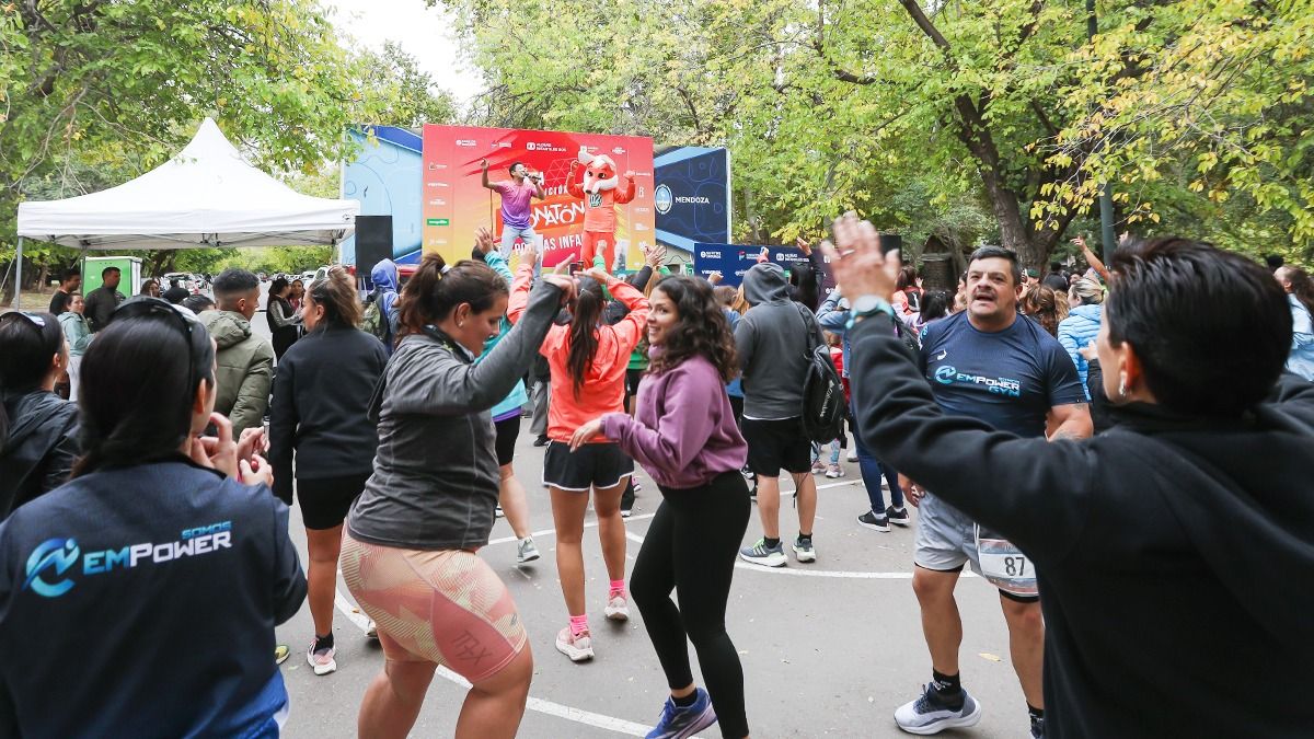 Michael Giménez, cantante y deportista, no sólo fue el ganador de la Donatón 2026, sino también el encargado de animar y poner a bailar a todos al ritmo de un nutrido repertorio musical en el Parque General San Martín. Michael Giménez, cantante y deportista, no sólo fue el ganador de la Donatón 2026, sino también el encargado de animar y poner a bailar a todos al ritmo de un nutrido repertorio musical en el Parque General San Martín.