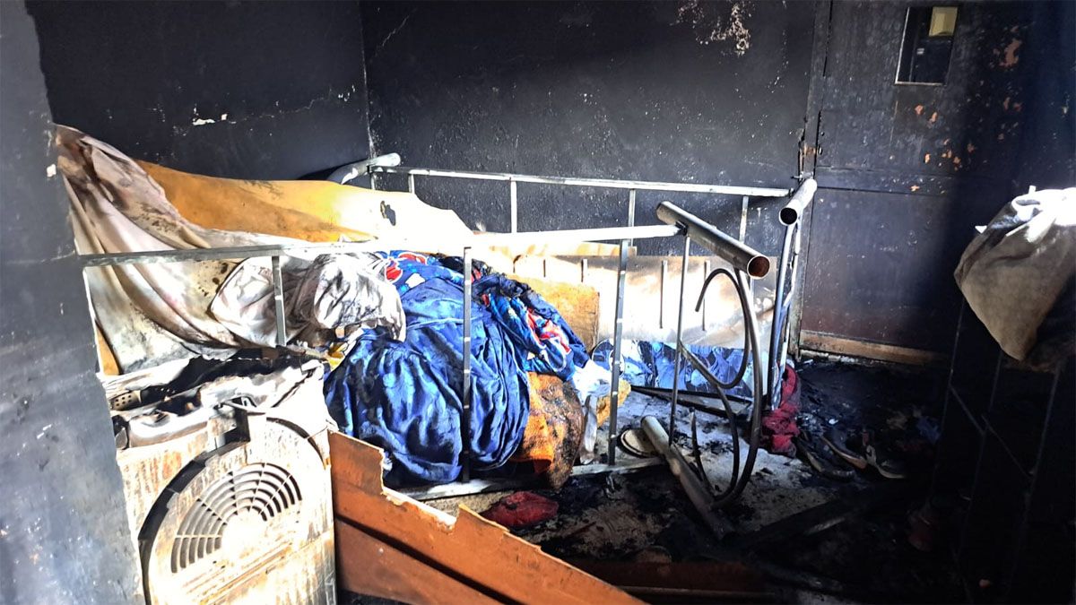 El hijo más chico de la pareja había quedado al fondo de la casa, y fue su padre quien lo sacó y le salvó la vida. El hijo más chico de la pareja había quedado al fondo de la casa, y fue su padre quien lo sacó y le salvó la vida.