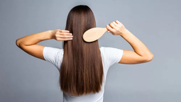 Descubre el cepillo de pelo que promete desenredar sin roturas. Imagen: Freepik.