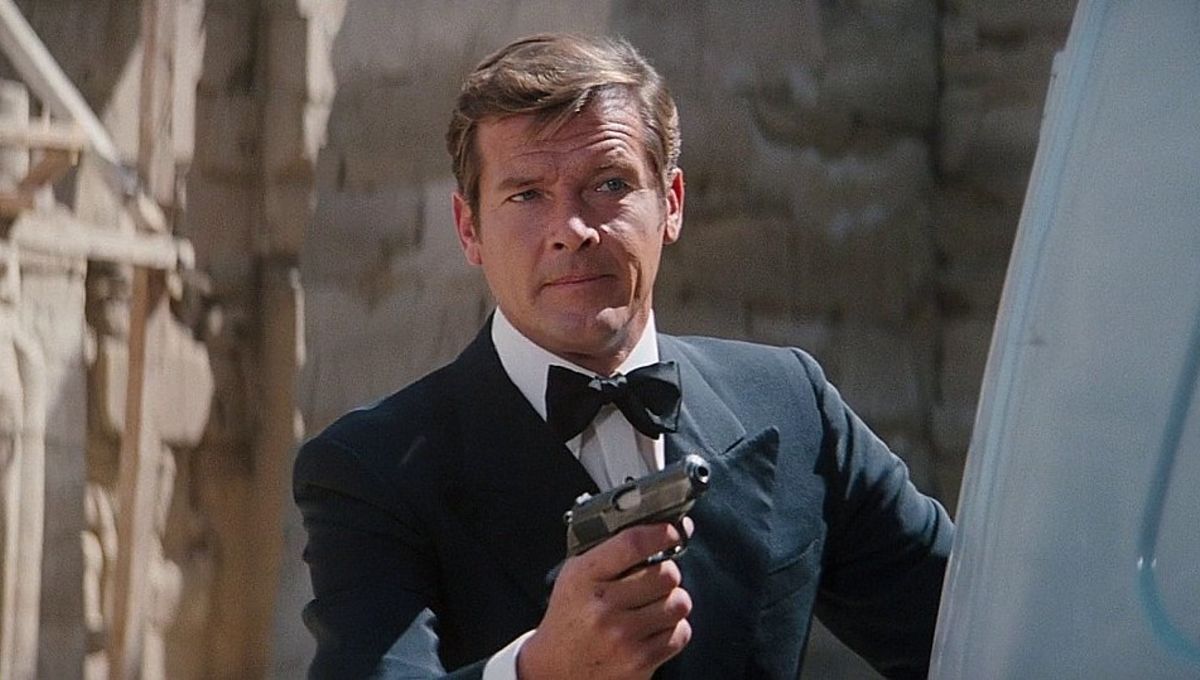 Roger Moore fue el actor que más veces encarnó;  a James Bond en el cine.
