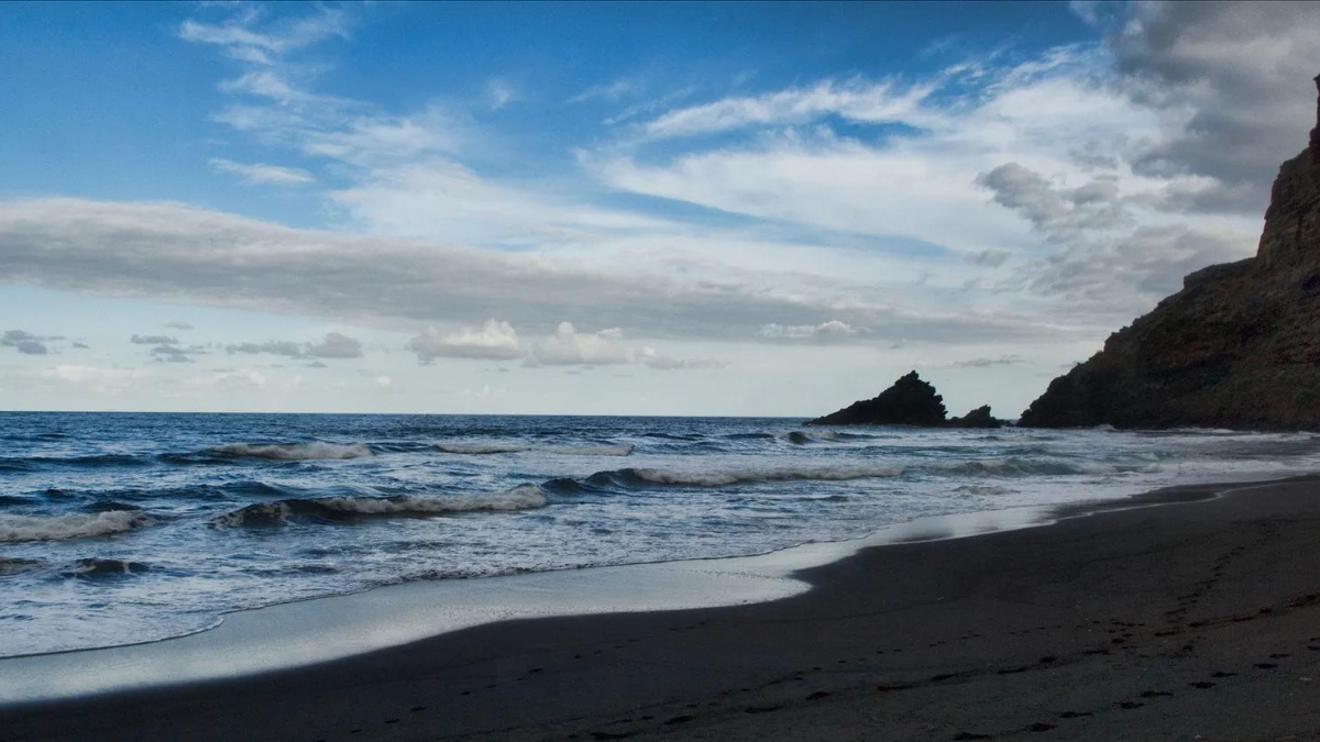La playa de Nogales, ubicada en La Palma, es considerado uno de los lugares más bonitos de todas las Canarias. La playa de Nogales, ubicada en La Palma, es considerado uno de los lugares más bonitos de todas las Canarias.