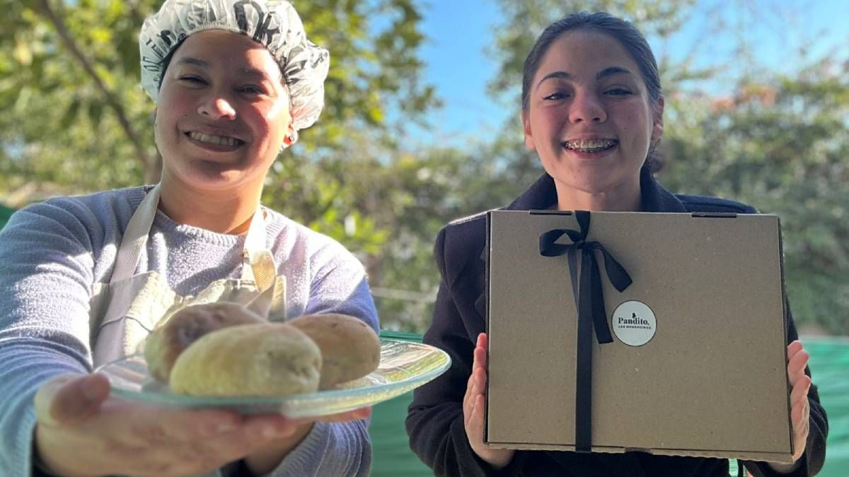Ariadna Godoy es la cocinera y Noelia Díaz se encarga del packaging