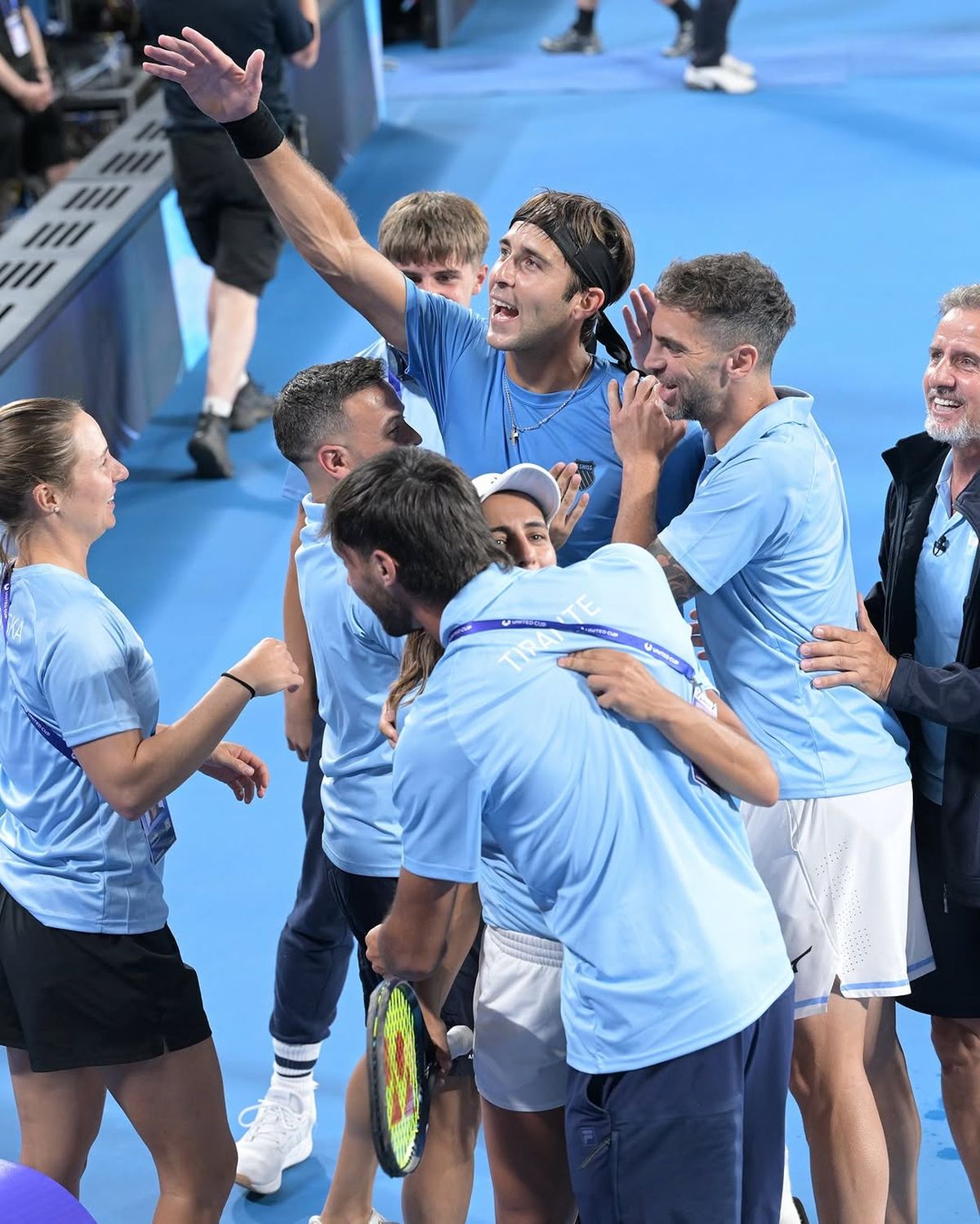 Tomás Etcheverry y el equipo argentino celebrando el triunfo en la United Cup. Tomás Etcheverry y el equipo argentino celebrando el triunfo en la United Cup.