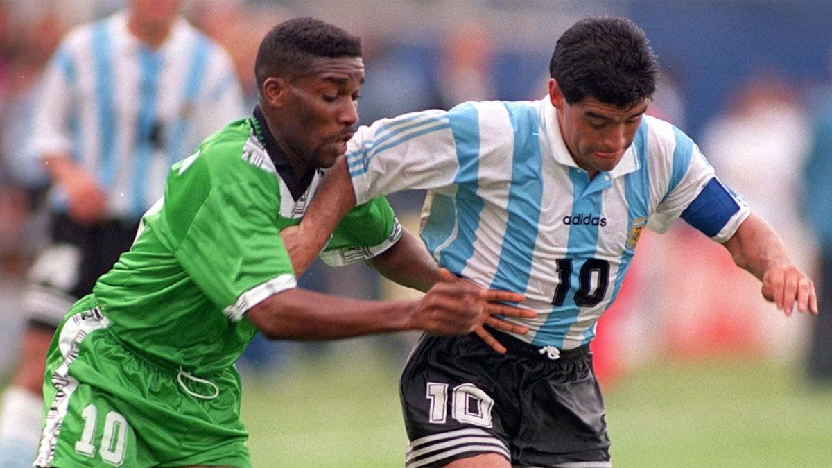El astro Diego Armando Maradona enfrentaba a Nigeria en el Mundial 94. La Albiceleste se impuso por 2 a 1.