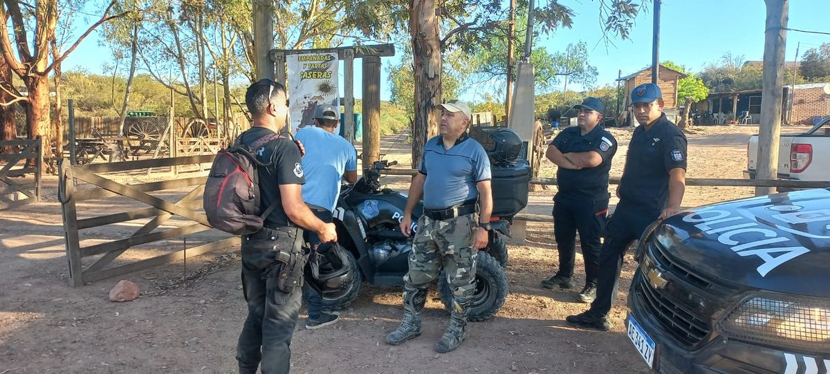 Intenso operativo para hacer el rescate. Foto: Gentileza prensa de Gobierno. Intenso operativo para hacer el rescate. Foto: Gentileza prensa de Gobierno.