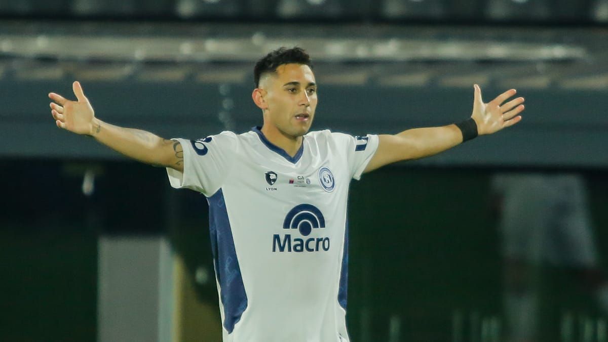 El feliz momento de Matías Fernández y de todo Independiente Rivadavia. El Tute abrió el camino para el triunfo en Copa Argentina frente a Tigre.