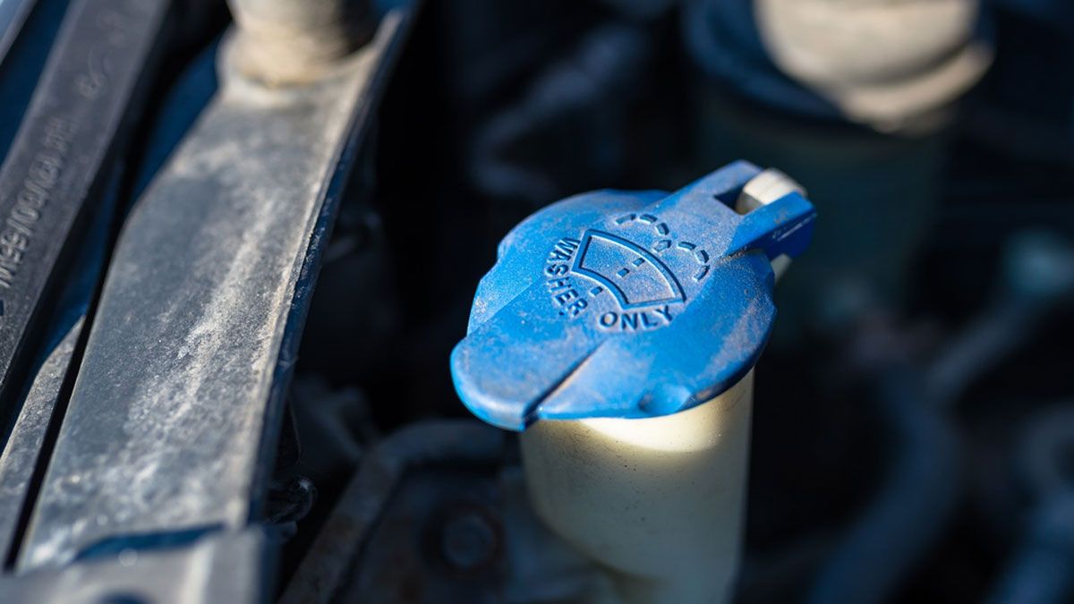 Cómo hacer líquido limpiaparabrisas para el auto: la fórmula casera y económica