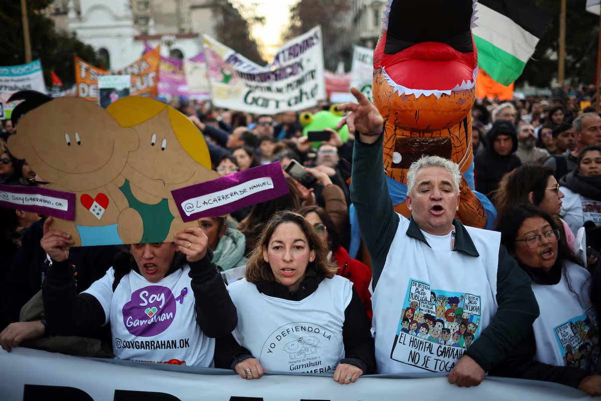 El Gobierno vetó las leyes de Emergencia Pediátrica y Financiamiento Universitario. 