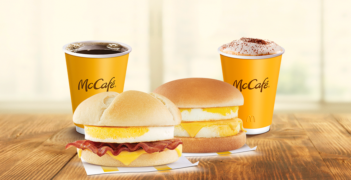 Warren Buffet desayuna cotidianamente en McDonald's. Warren Buffet desayuna cotidianamente en McDonald's.